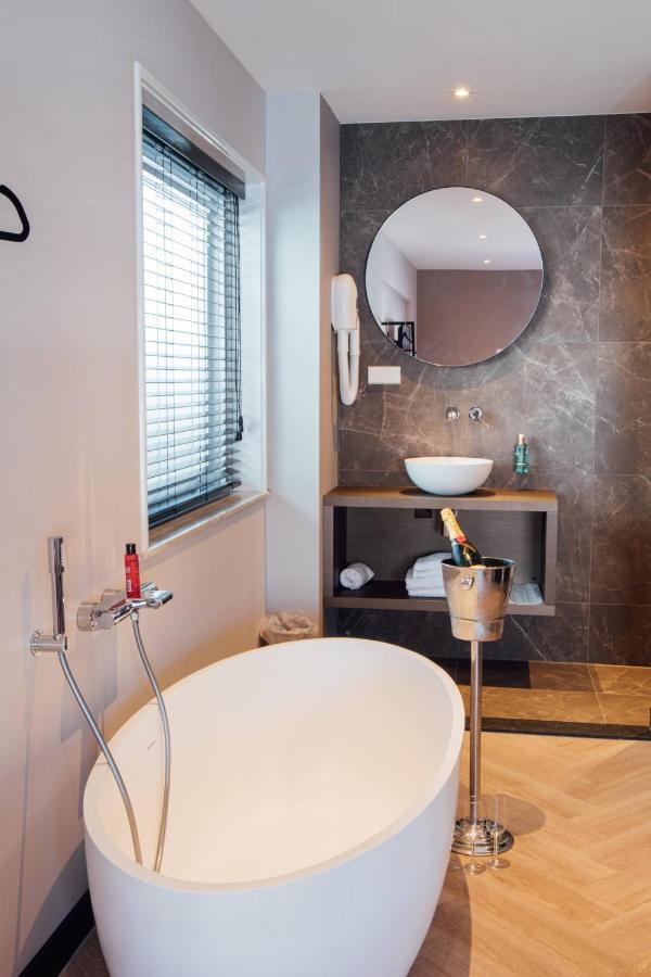 Harbour Suites Boutique Hotel Монникендам Экстерьер фото