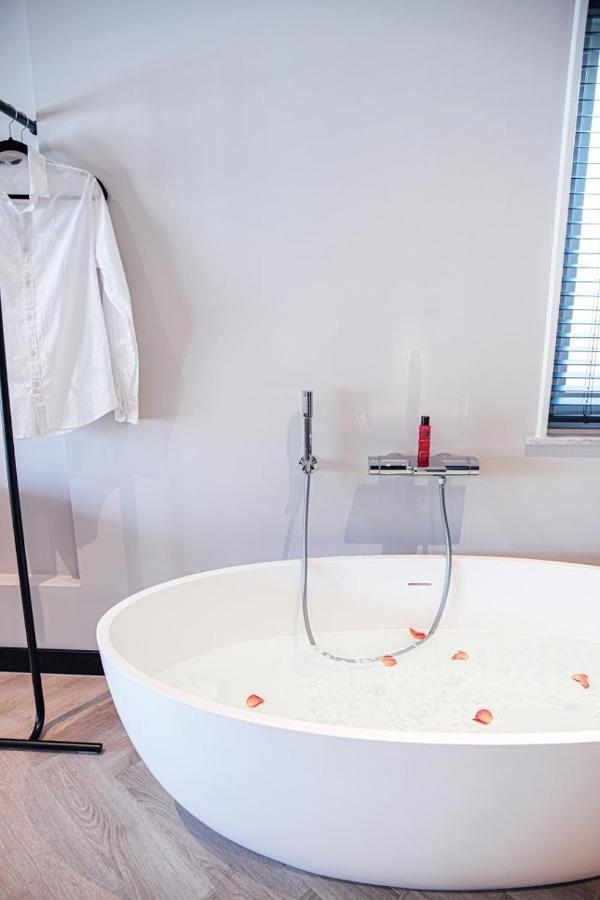 Harbour Suites Boutique Hotel Монникендам Экстерьер фото