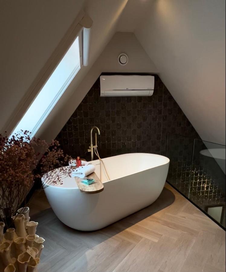 Harbour Suites Boutique Hotel Монникендам Экстерьер фото